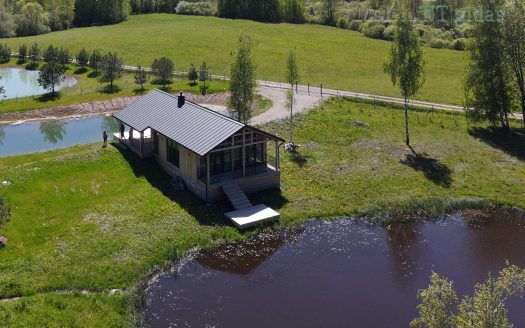 Karkasinė sodyba prie Galuonų ežero